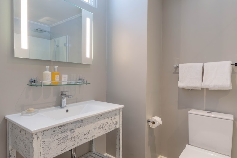 Sea Breeze Beach House thumbnail 4