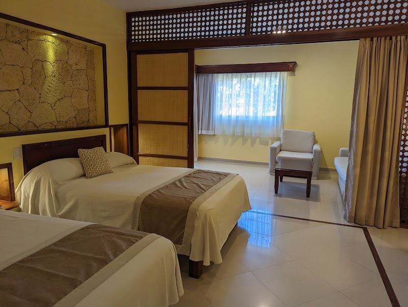 Vik Hotel Cayena Beach thumbnail 2