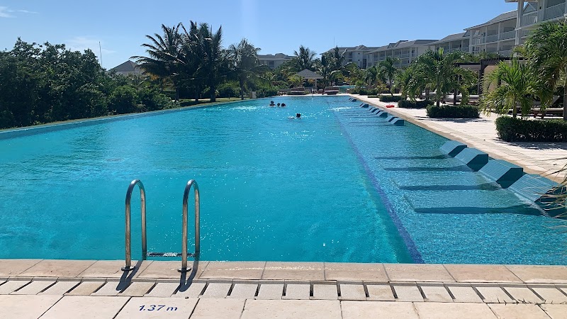 Playa Luxury Cayo Guillermo Hotel thumbnail 3