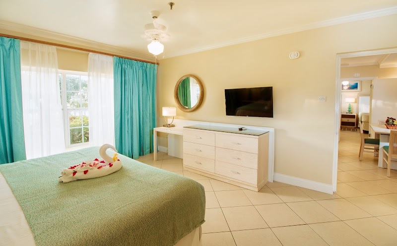 Bay Gardens Beach Resort thumbnail 2