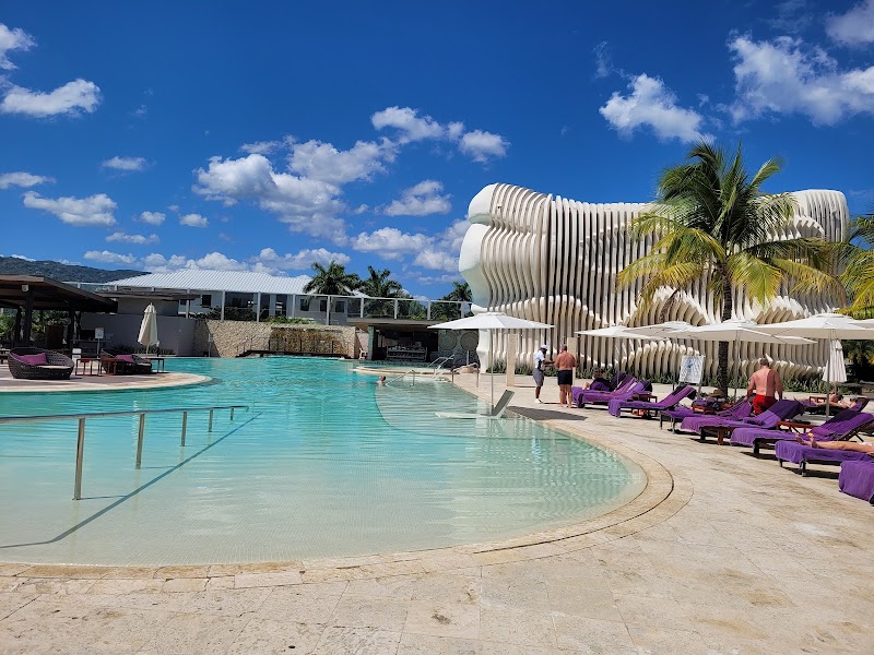 Breathless Montego Bay Resort & Spa thumbnail 3