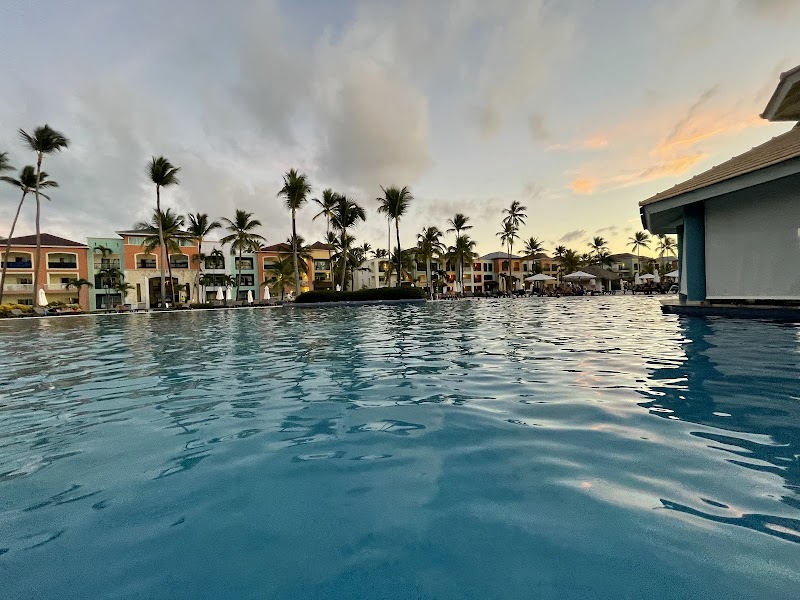 Ocean Blue and Sand Beach Resort thumbnail 3