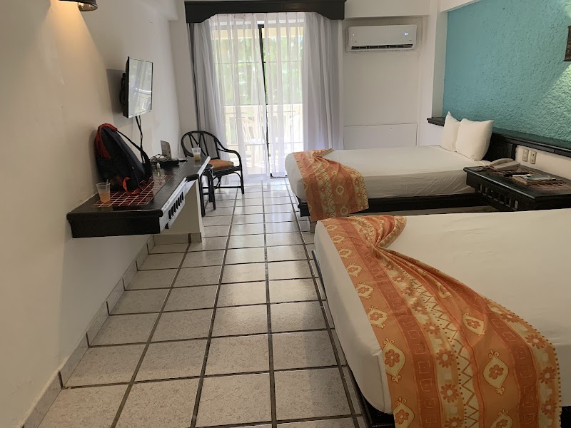 Coral Costa Caribe Beach Resort thumbnail 2