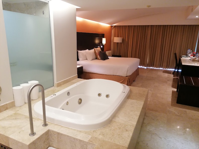 Azul Ixtapa Hotels Beach Resort & Convention Center thumbnail 4