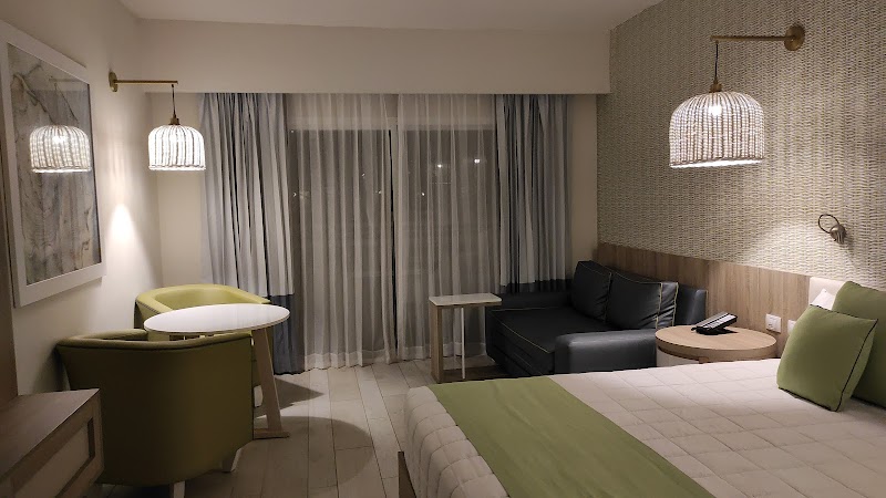 Grand Sirenis Punta Cana Resort & Aquagames thumbnail 2