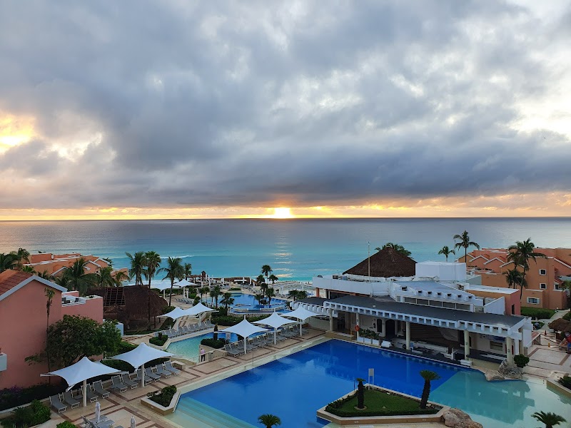 Wyndham Grand Cancun All Inclusive Resort & Villas thumbnail 3