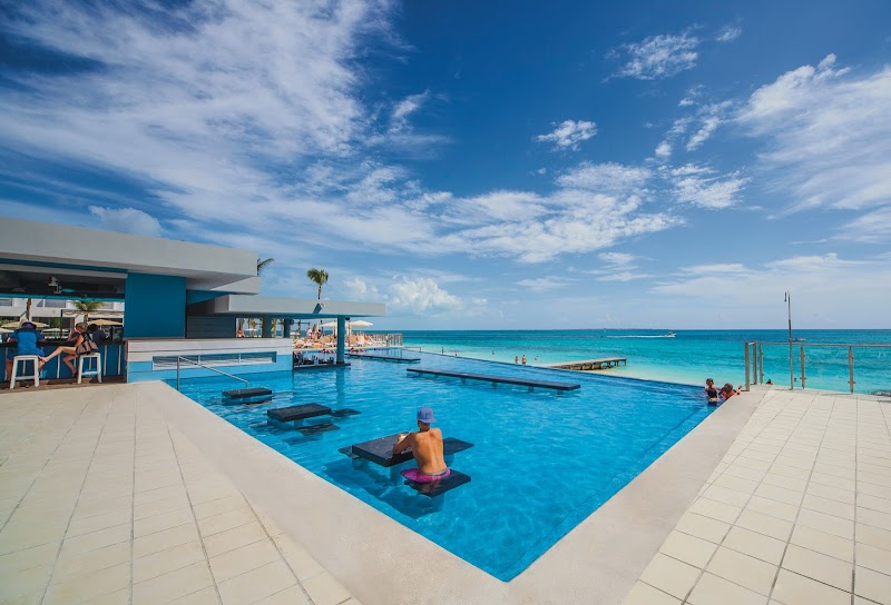 Hotel Riu Cancun thumbnail 5