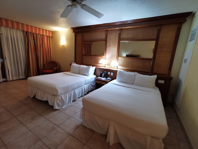 Fort Young Hotel And Dive Resort thumbnail 2