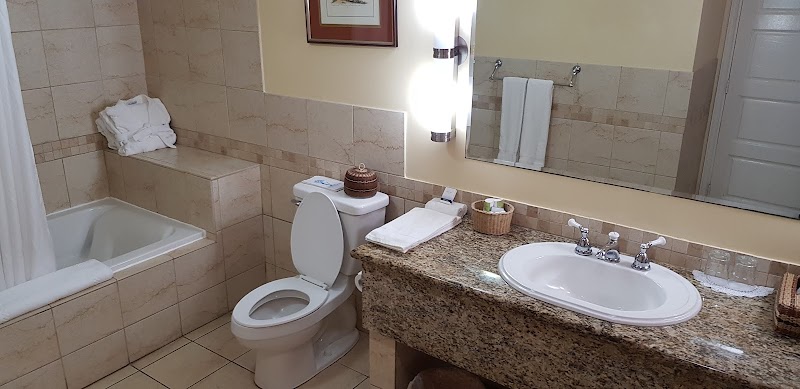 Fort Young Hotel And Dive Resort thumbnail 4