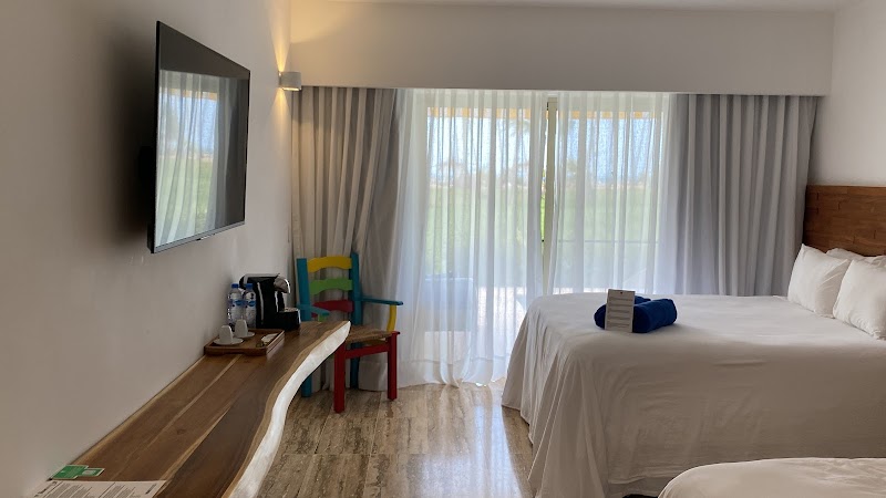 Viva V Samana by Wyndham, A Trademark Adults All Inclusive thumbnail 2