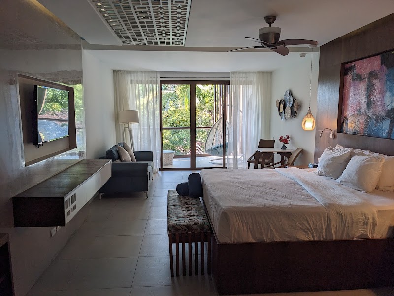 Azura Hotel thumbnail 2