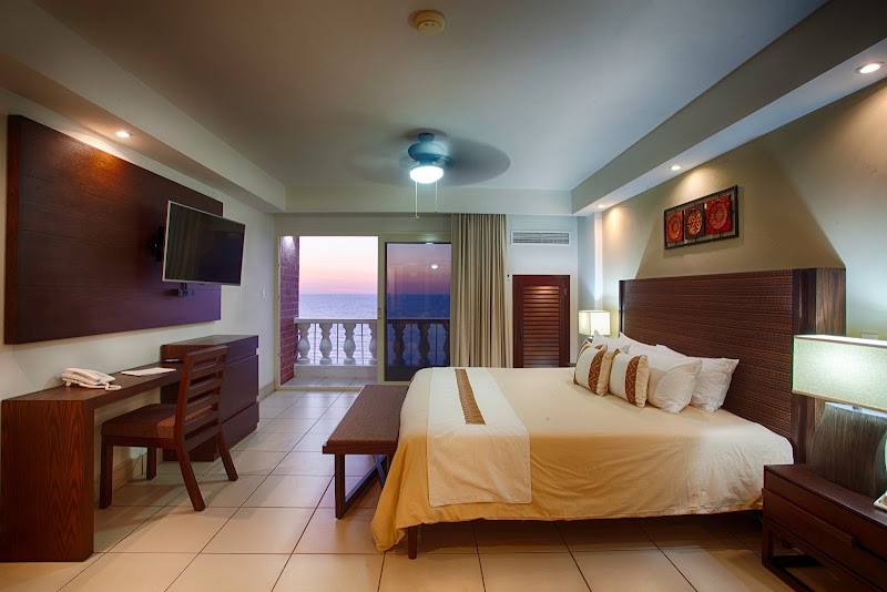 Costa Sur Resort & Spa thumbnail 2