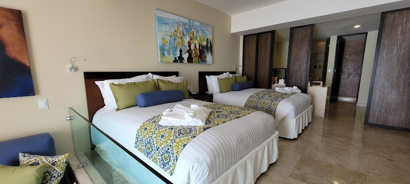 Sunset Marina Resort & Yacht Club thumbnail 2