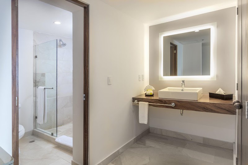 Holiday Inn Resort Ixtapa All-Inclusive, an IHG Hotel thumbnail 4