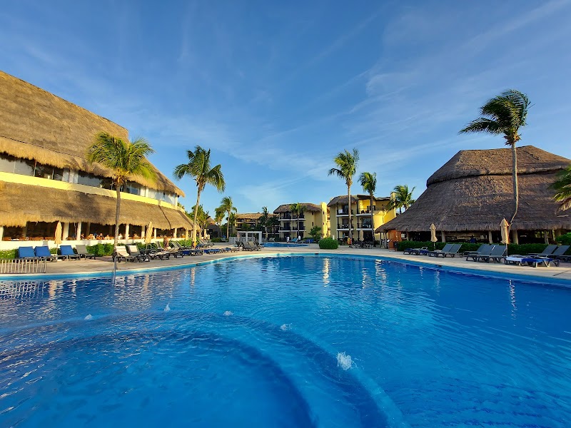 Catalonia Yucatan Beach thumbnail 3