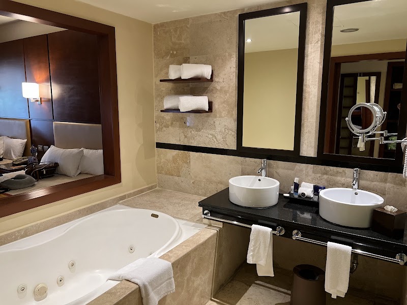 Grand Riviera Princess thumbnail 4