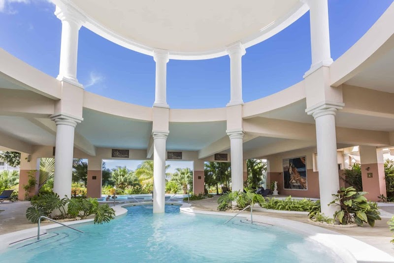 Grand Palladium Lady Hamilton Resort & Spa thumbnail 3