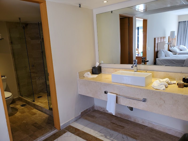 Park Royal Beach Cancun thumbnail 4