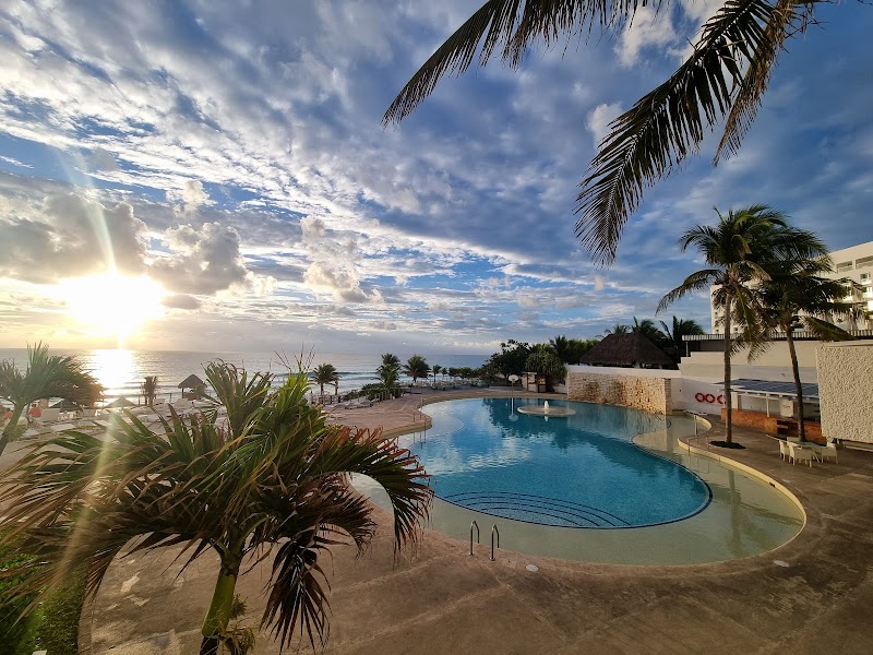 Sunset Royal Beach Resort thumbnail 3