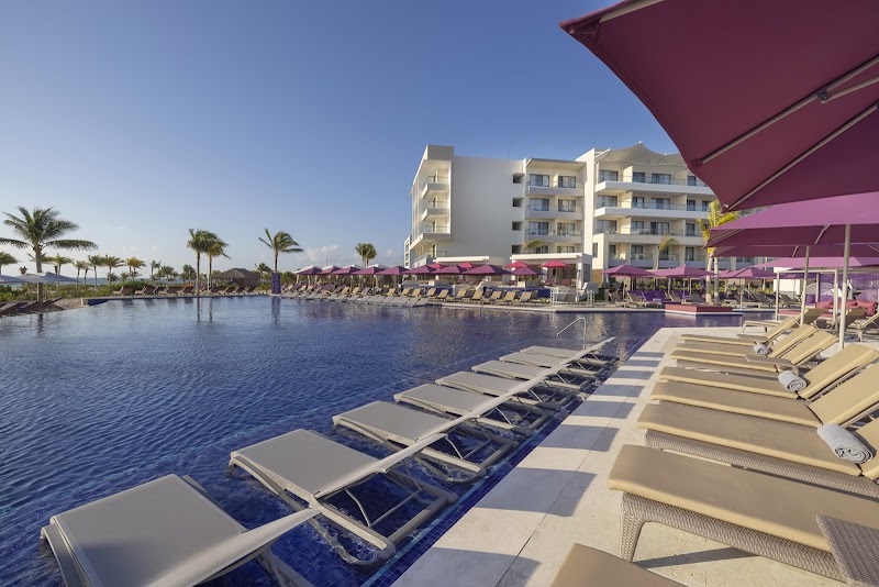 Planet Hollywood Cancun Adult Scene, An Autograph Collection 1