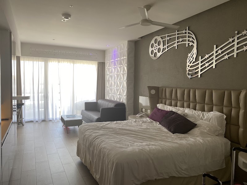 Planet Hollywood Cancun Adult Scene, An Autograph Collection thumbnail 2