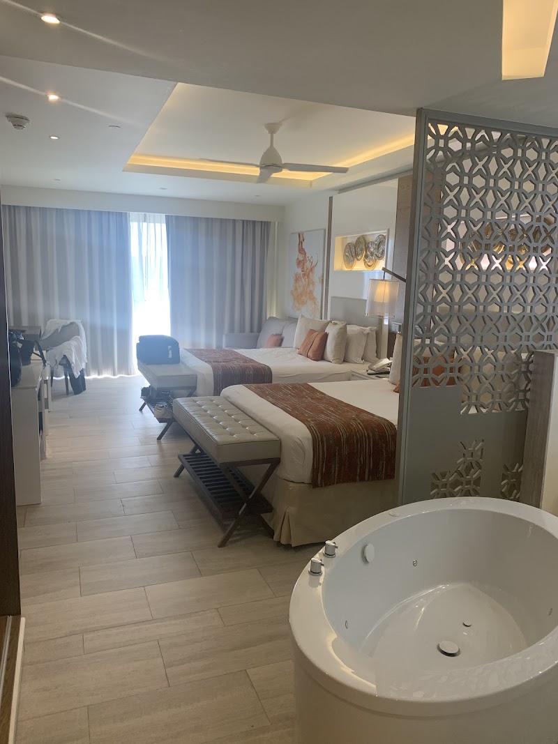 Royalton Bavaro, An Autograph Collection All-inclusive Resort & Casino thumbnail 4