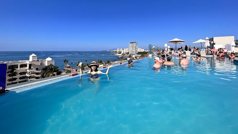 Crown Paradise Golden Puerto Vallarta thumbnail 3