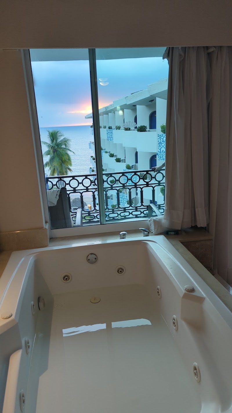 Crown Paradise Golden Puerto Vallarta thumbnail 4