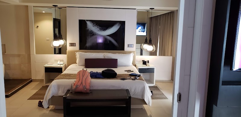 Royalton CHIC Punta Cana thumbnail 2