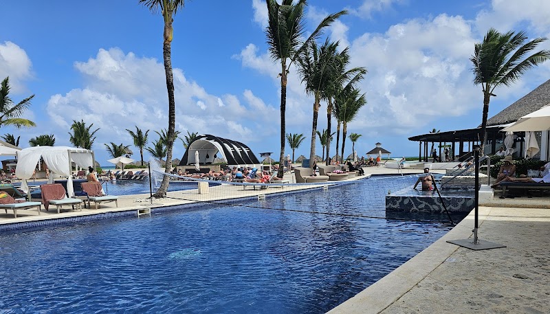 Royalton CHIC Punta Cana thumbnail 3