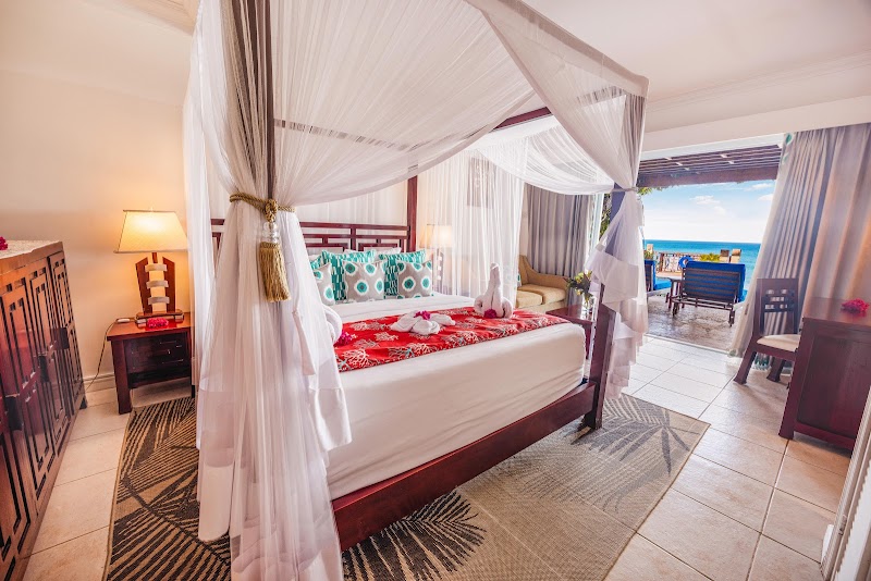 Calabash Cove Resort and Spa thumbnail 2