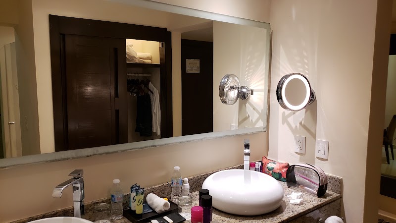 Hideaway at Royalton Punta Cana, An Autograph Collection All-Inclusive Resort & Casino, Adults Only thumbnail 4