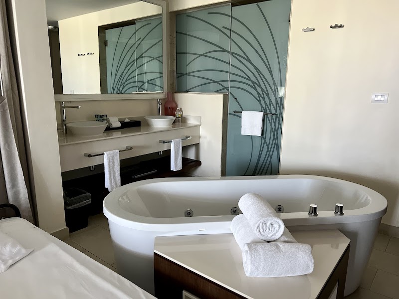 Royalton Blue Waters Montego Bay, An Autograph Collection All-Inclusive Resort thumbnail 4