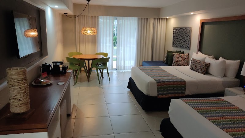 Hotel Beach House Playa Dorada thumbnail 2