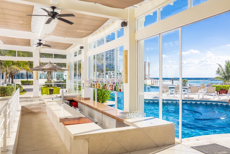 Hotel Krystal Cancun thumbnail 3