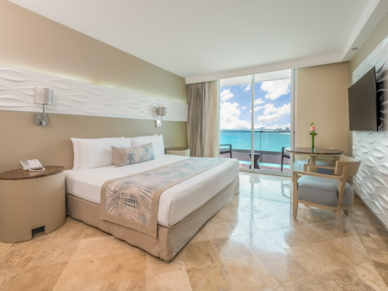 Krystal Grand Cancún All Inclusive thumbnail 2