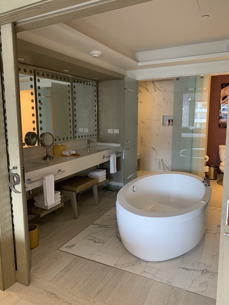 Planet Hollywood Cancun, An Autograph Collection All-Inclusive Resort thumbnail 4