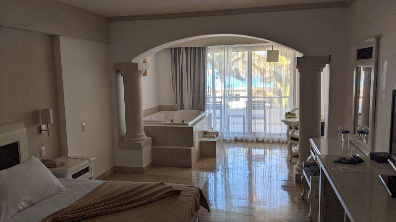 Golden Parnassus All Inclusive Resort & Spa Cancun thumbnail 2