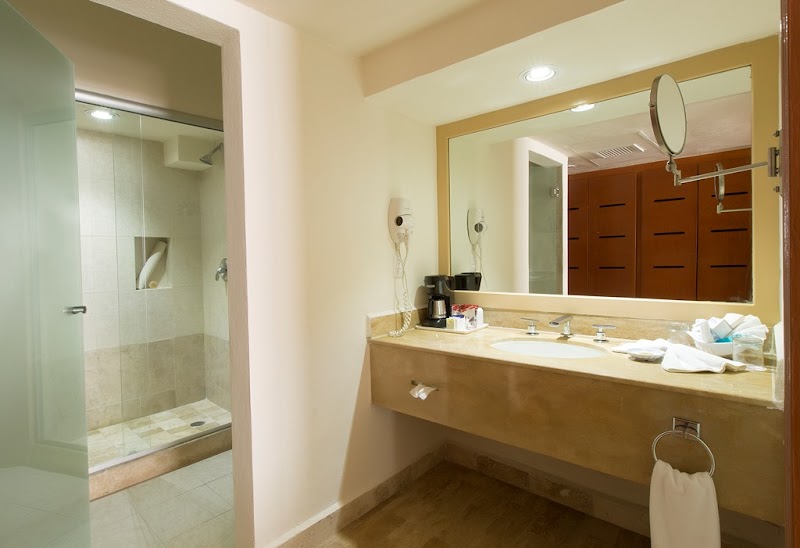 Golden Parnassus All Inclusive Resort & Spa Cancun thumbnail 4