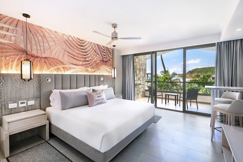 Royalton CHIC Antigua, An Autograph Collection All-Inclusive Resort - Adults Only thumbnail 2