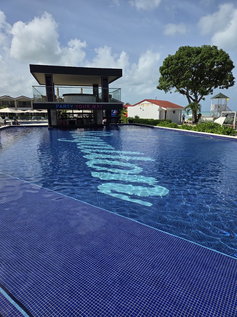 Royalton CHIC Antigua, An Autograph Collection All-Inclusive Resort - Adults Only thumbnail 3