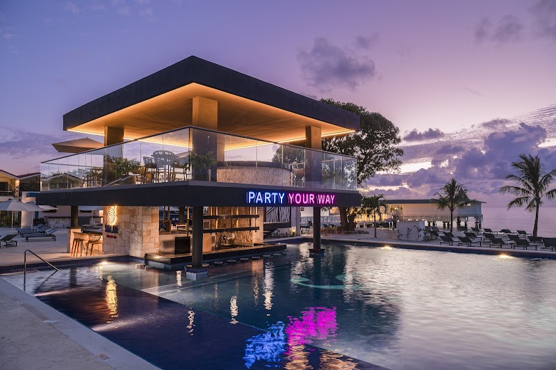 Royalton CHIC Antigua, An Autograph Collection All-Inclusive Resort - Adults Only thumbnail 5