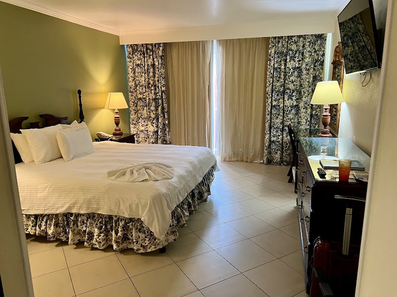 Breezes Bahamas Resort & Spa thumbnail 2