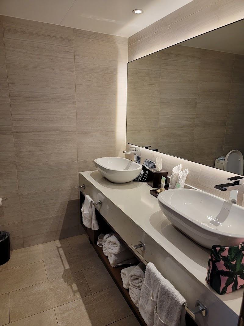 Sonesta Maho Beach Resort, Casino & Spa - St Maarten thumbnail 4