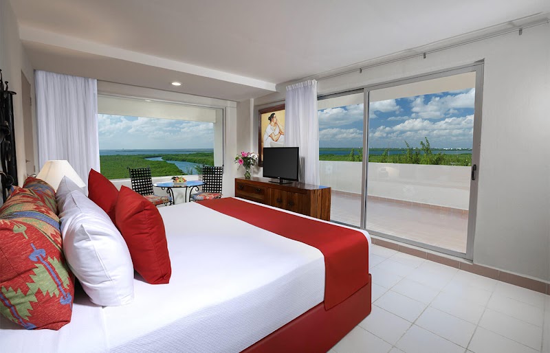 Grand Oasis Palm thumbnail 2