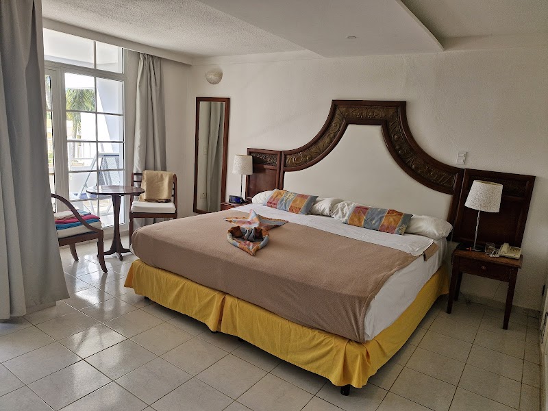 Hotel Los Cactus thumbnail 2