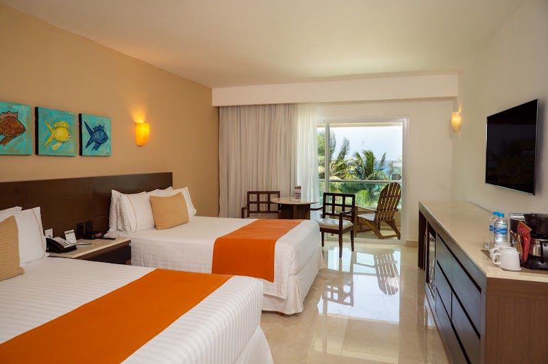 Flamingo Cancún All Inclusive thumbnail 2