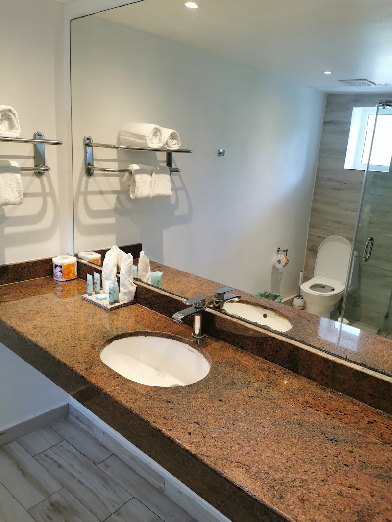 Grand Decameron Cornwall Beach, A Trademark All-Inclusive Resort thumbnail 4