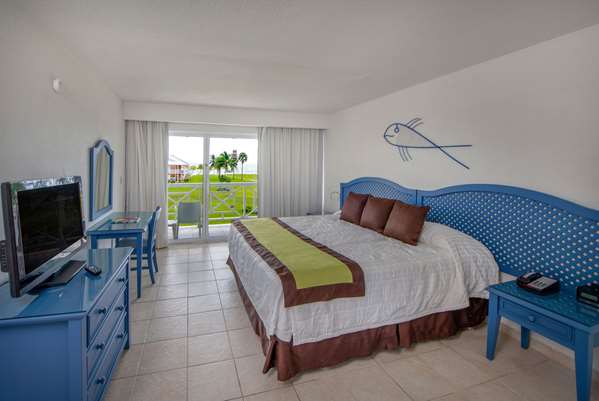 Viva Fortuna Beach by Wyndham - An All-Inclusive Resort thumbnail 2