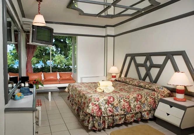 Hedonism II thumbnail 3